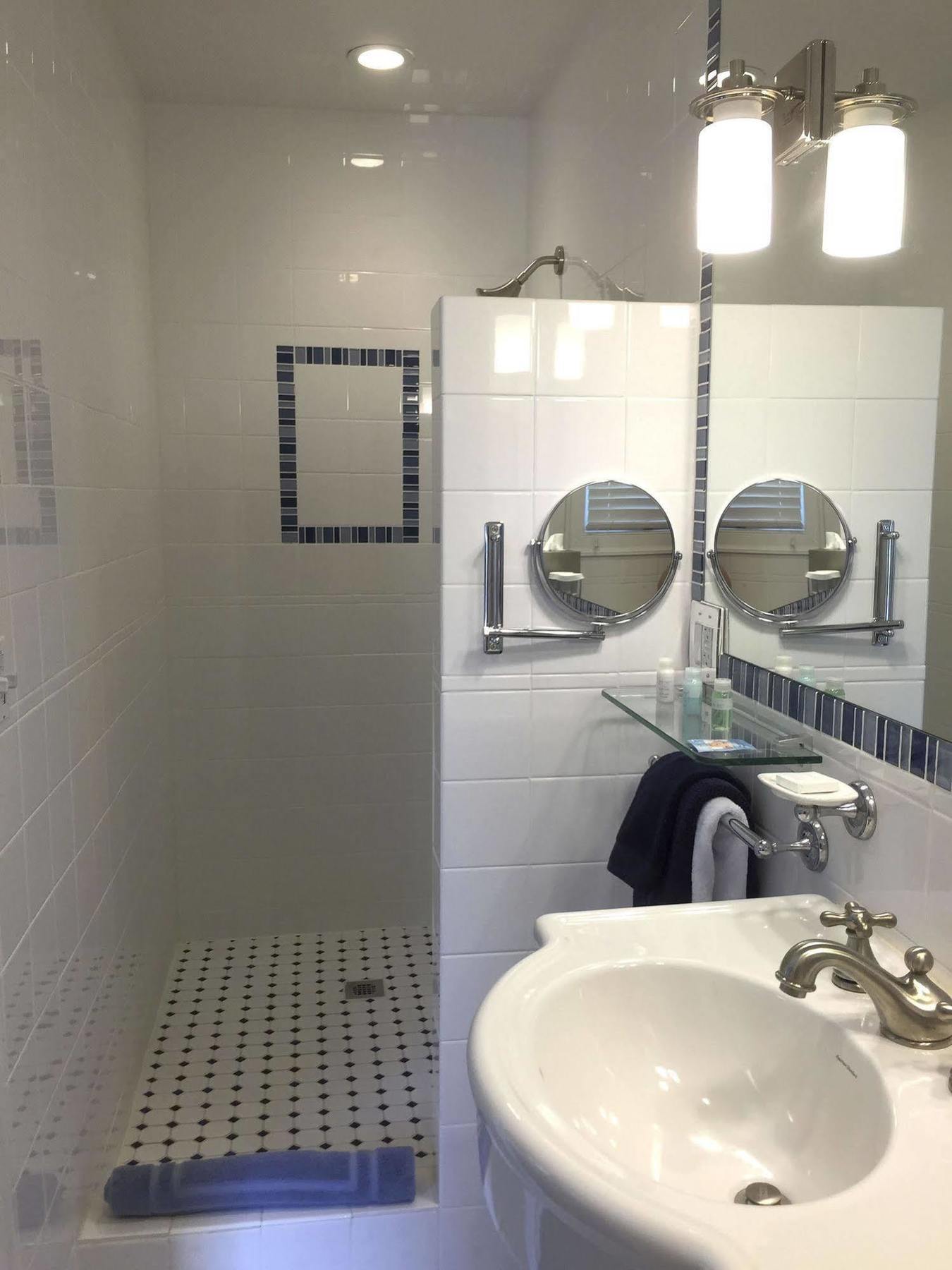 Atlantic Inn Newington エクステリア 写真